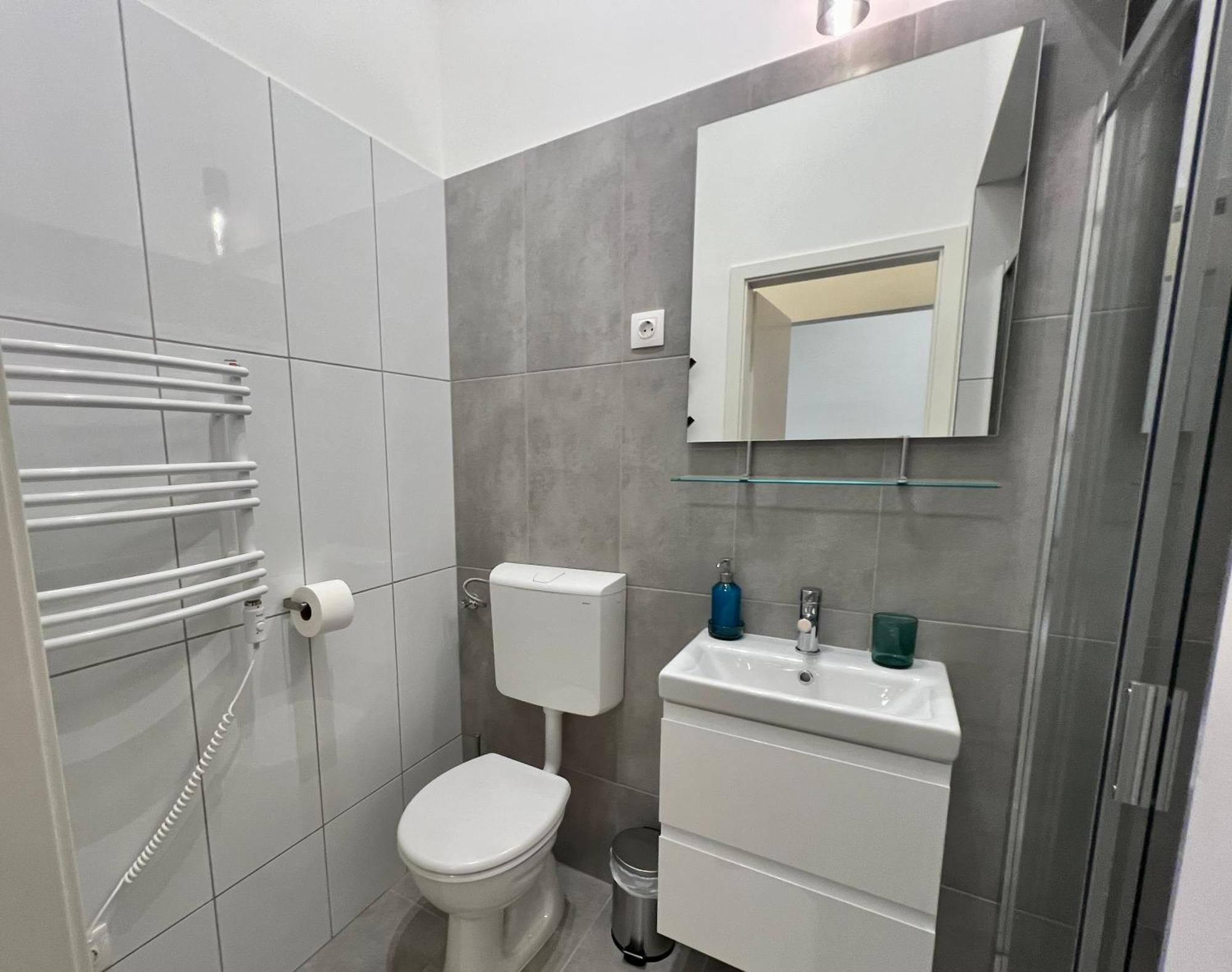Minimalistic Apartment & Studio In Heart Street Budapest Esterno foto