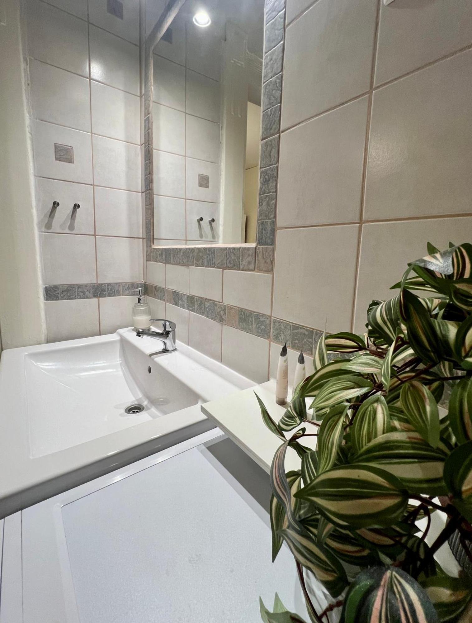 Minimalistic Apartment & Studio In Heart Street Budapest Esterno foto